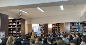 Moștenirea culturală și lingvistică a limbii române: „Like, Comment și ChatGPT – mai avem nevoie de gramatici și dicționare?”