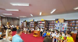 Din paginile lecturii, în aplauzele scenei