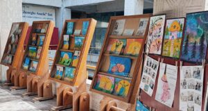 Călătorie în universul creativ – expoziție de artă plastică