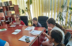 Copiii și jocul poveștilor la bibliotecă – „Cel/Cea mai…”