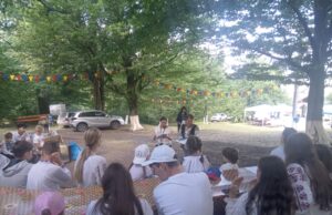 Să răsfoim o carte sub un arbore secular