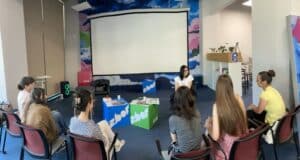 Zbor Hub și Drumurile Educației cu Veselica în Vacanță