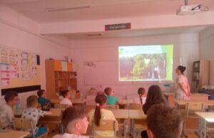 Să răsfoim o carte sub un arbore secular